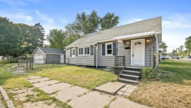 Building Photo - 633 S 26th St
