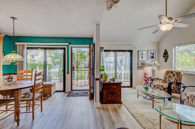 Foto del edificio - 9070 Green Meadows Way