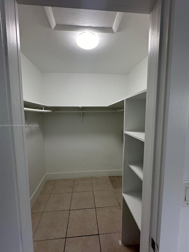 Foto del edificio - 1100 SW 36th Ct