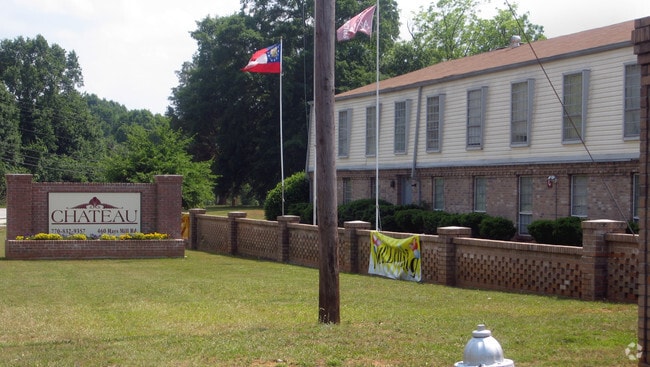 Foto del edificio - South of Maple Apartments