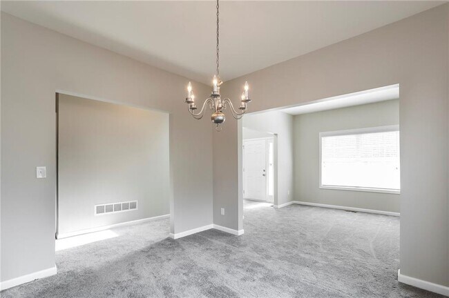 Building Photo - 4830 Ferncrest Pl