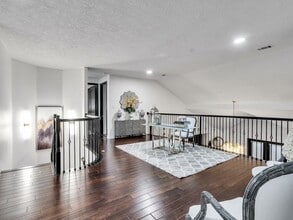 Building Photo - 2523 Watts St