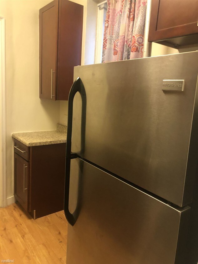 Foto del edificio - Studio, 1 bath  - 1349 Stratford Ave Studio