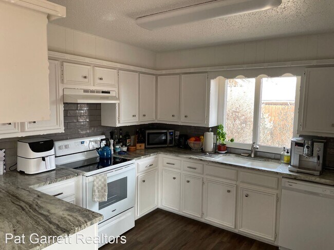 Foto del edificio - 3 br, 2 bath House - 8013 Brentwood Avenue