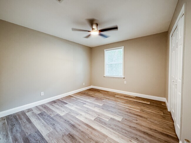 Building Photo - 9881 Guidy Ln