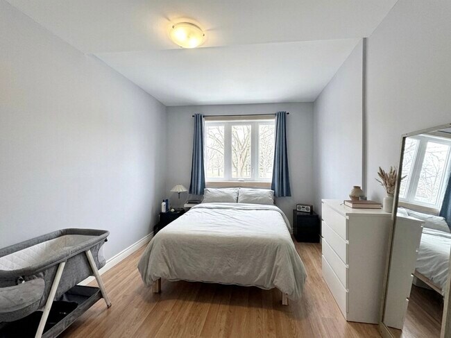 Photo du bâtiment - 581 Carlaw Ave