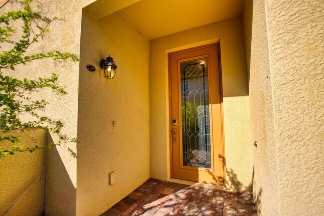 Foto del edificio - Seasonal Short-term Ground floor Coach Hom...