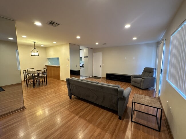 Photo - 633 Church St Townhome