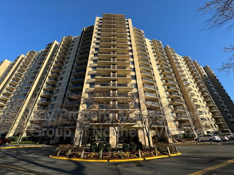 Primary Photo - 205 Yoakum Pkwy