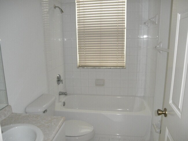 Foto del edificio - 2325 Shoma Dr