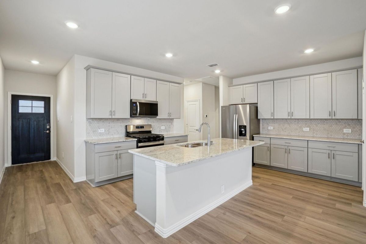 Primary Photo - 115 Greenbriar Dr