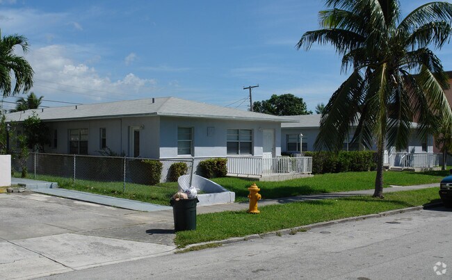 Building Photo - 2431 SW 27th St