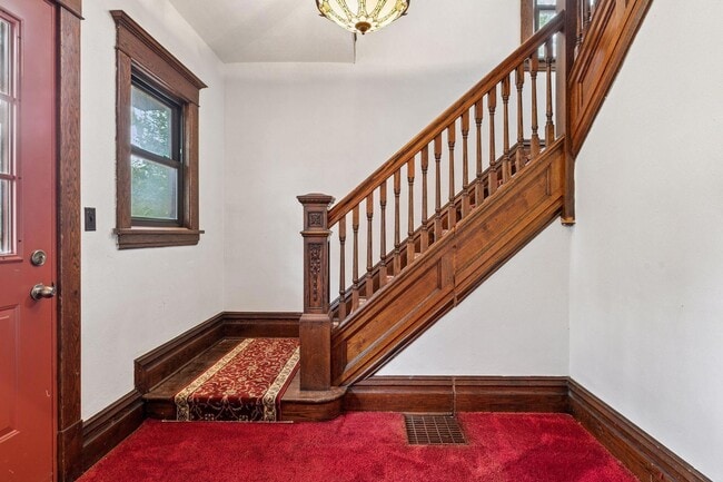 Building Photo - 796 Larpenteur Ave W