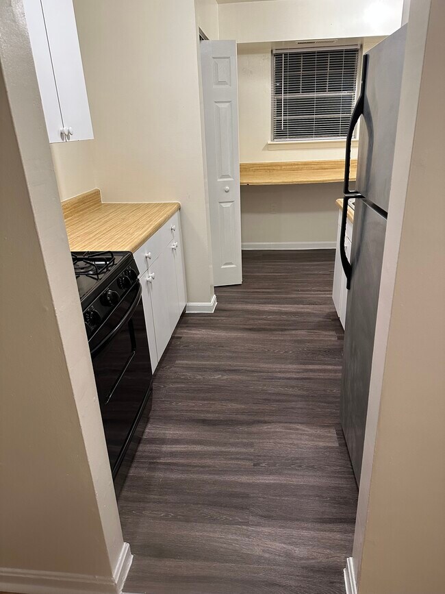 422 N Armistead St Unit Mayflower Sq. Alex. VA., Alexandria, VA 22312