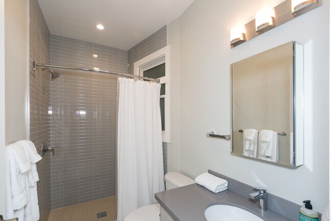 Building Photo - 500 Bartlett