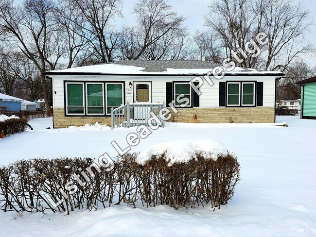 Building Photo - 2820 Lois St