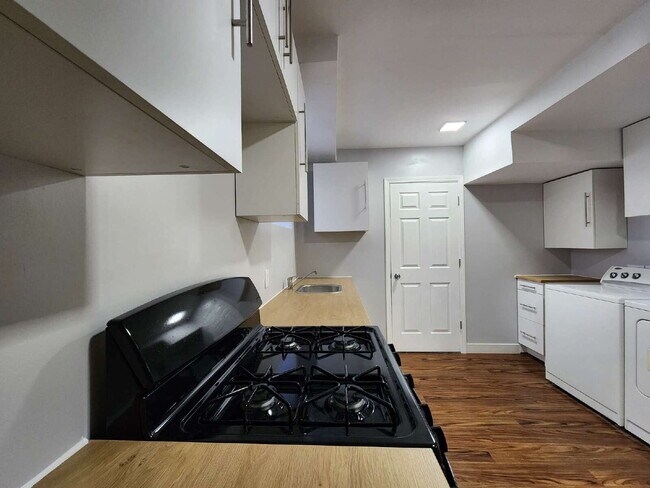 Foto del edificio - Bright 2 Bed / 1 Bath Apartment in Hammond — Water & Internet Included