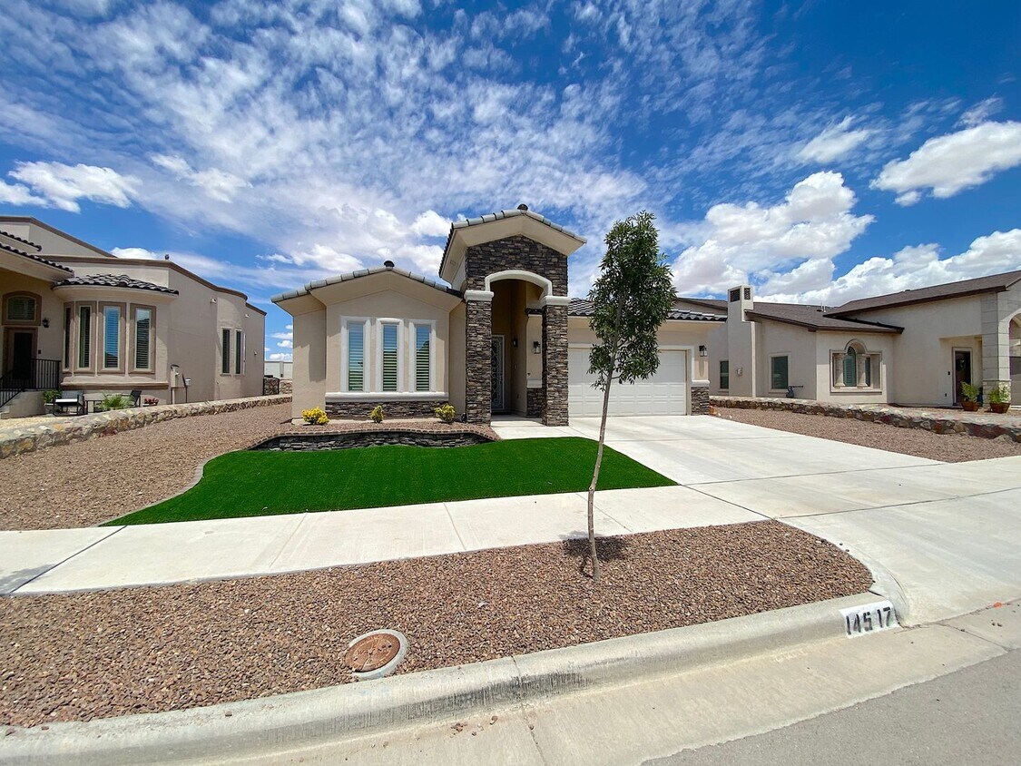 Foto principal - East El Paso 4bed/3bath Refrig A/C