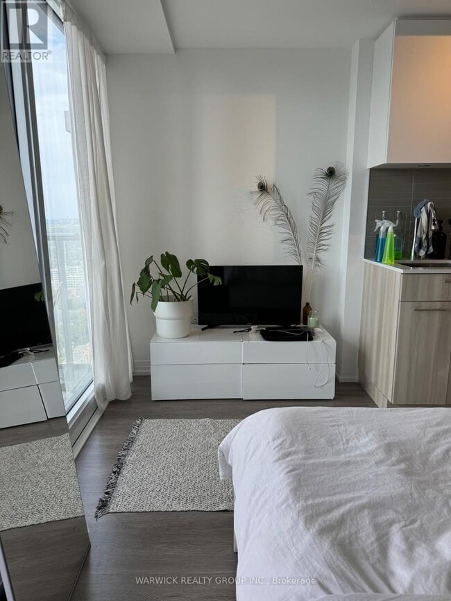 Building Photo - 251 Jarvis St