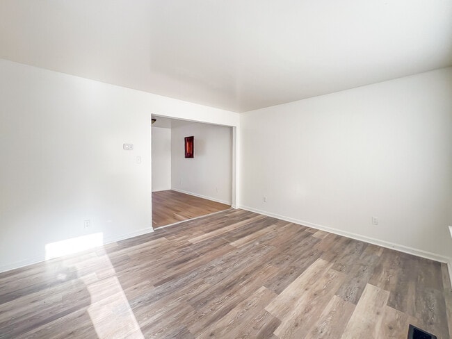 Building Photo - 160 Lancaster Creek Dr