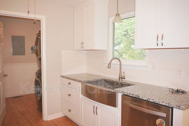 Foto del edificio - 1024 Garnett Ave