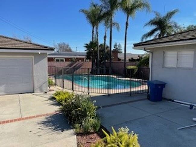 Building Photo - Beautifully Renovated House In Prime Arcad...