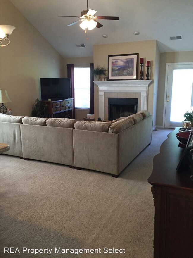 Foto del edificio - 4 br, 3 bath House - 10328 Iverson Lane