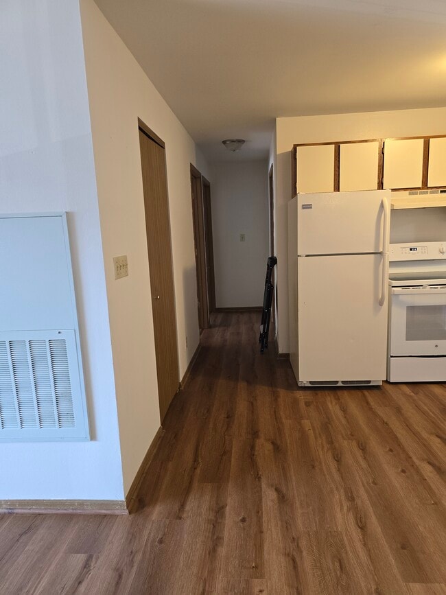 Building Photo - Riverbend Apts
