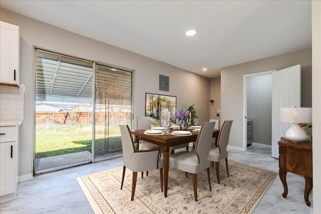 Building Photo - 704 S 3rd St