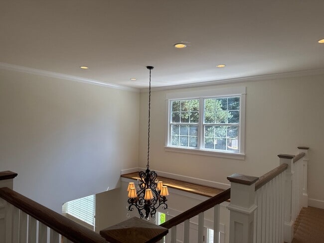 Building Photo - Elegant and Luxury home in Medina, 5 bedro...