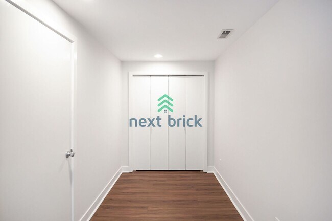 Foto del edificio - Luxurious Townhome with 2 bedroom and 2.5 ...