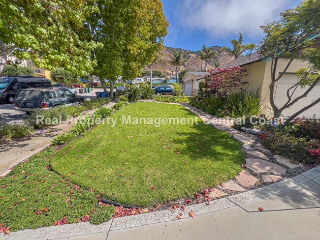 Building Photo - AVAILABLE NOW - Beautiful Furnished Shell ...