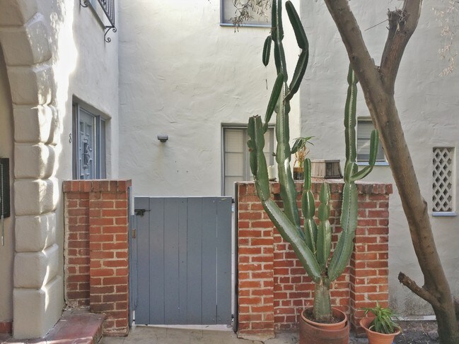 Foto del edificio - 3963 W 7th St