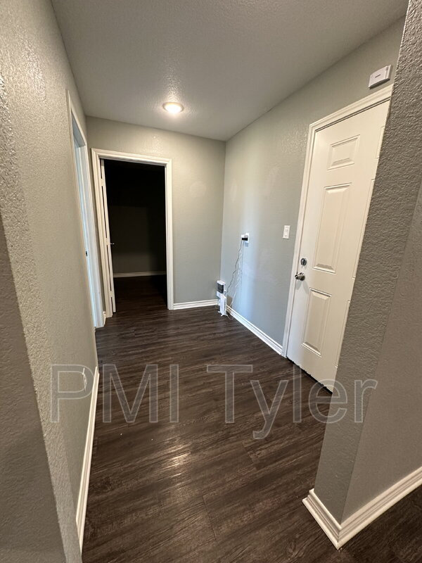 Foto del edificio - 1109 Engle St