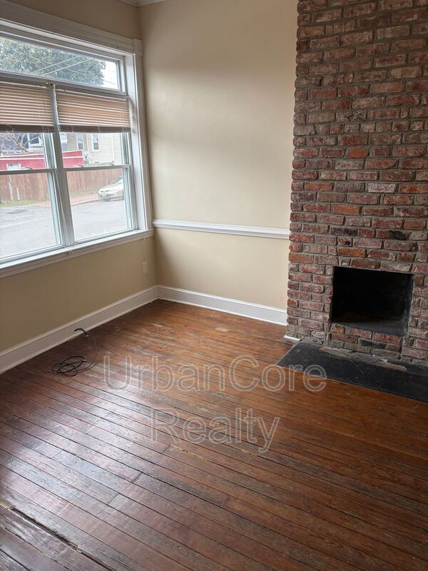 Foto del edificio - 2410 Cedar St