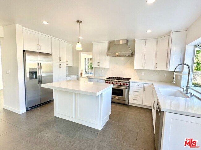 Building Photo - 5610 Buffwood Pl