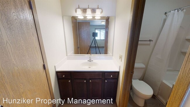 Building Photo - 1 br, 1 bath Apartment - 119 N. Hyland 119...