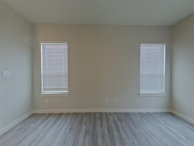 Foto del edificio - 9835 Willow Creek Commerce Dr