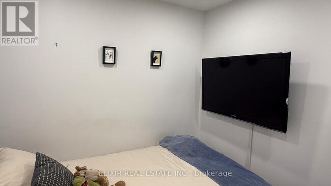 Building Photo - 147 Lansdowne Ave