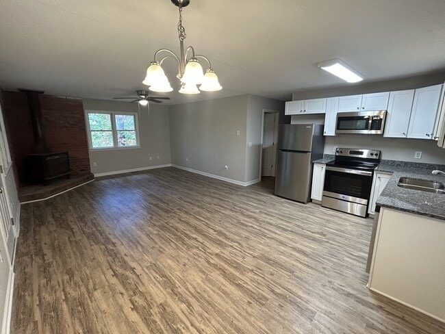 Building Photo - 544 Fox Layre