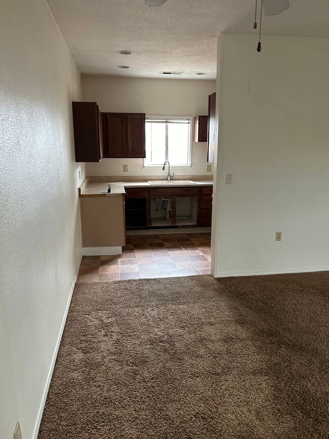 Foto del edificio - 3 Bedroom 1.5 Bathroom Home In Winslow