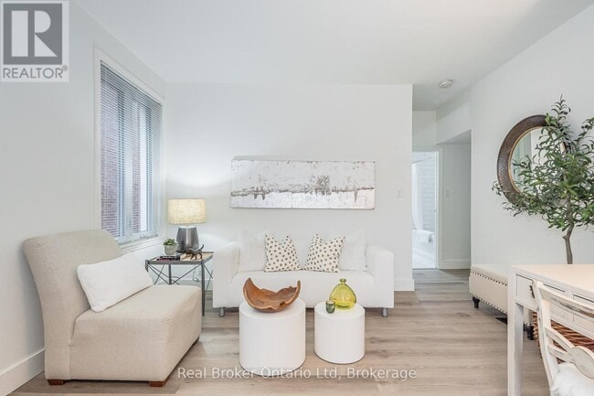 Building Photo - 376 York Rd