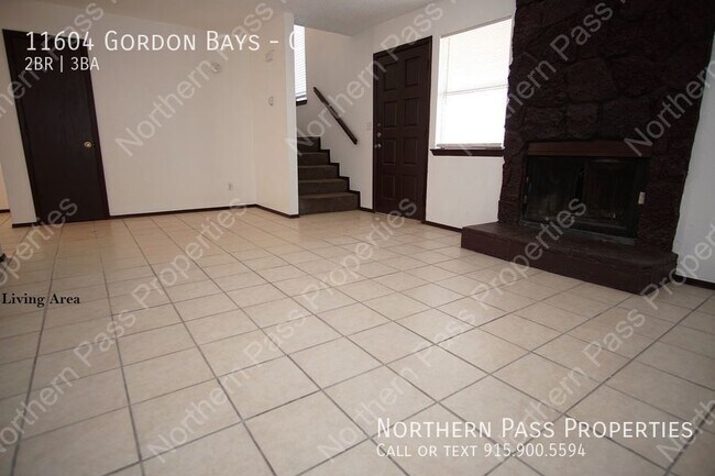 Building Photo - Cozy 2 BDR Townhome Near George Dieter!