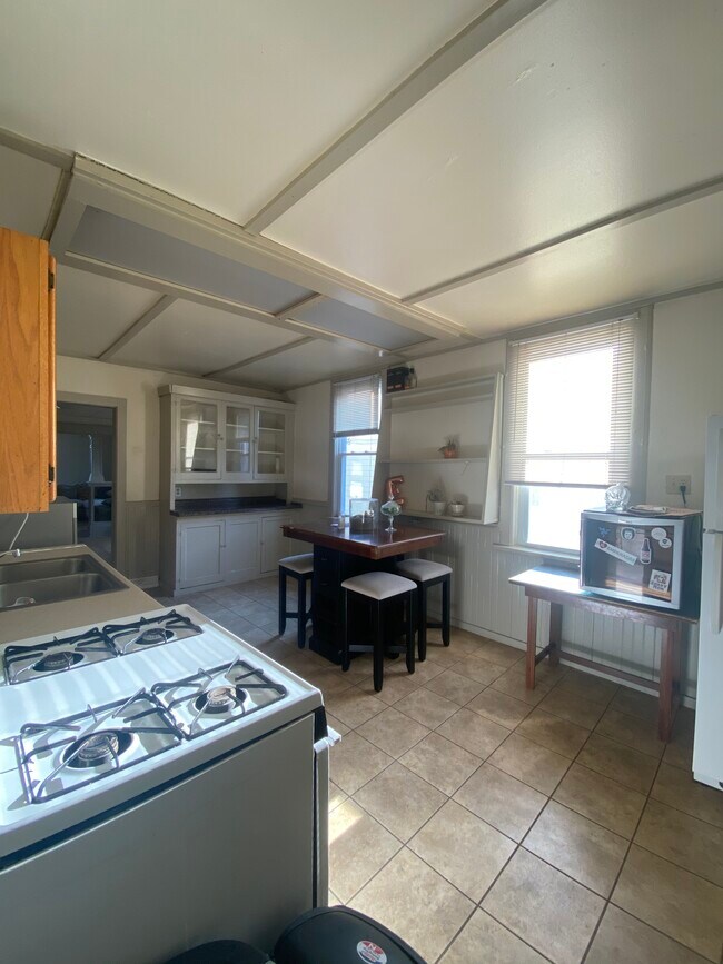 Foto del edificio - 1759 N Arlington Pl
