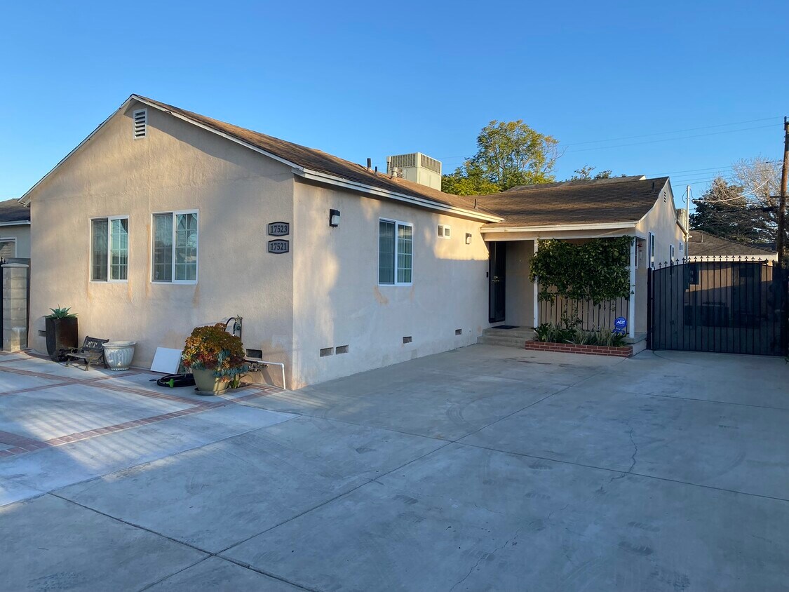 17523 Gilmore St, Van Nuys, CA 91406 House Rental in Van Nuys, CA