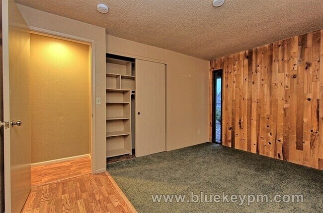 Building Photo - 3 bed, 2 bath home in Portland near Highwa...