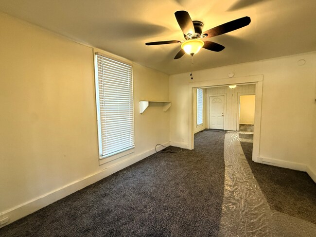 Foto del edificio - 1250 N Jefferson Ave