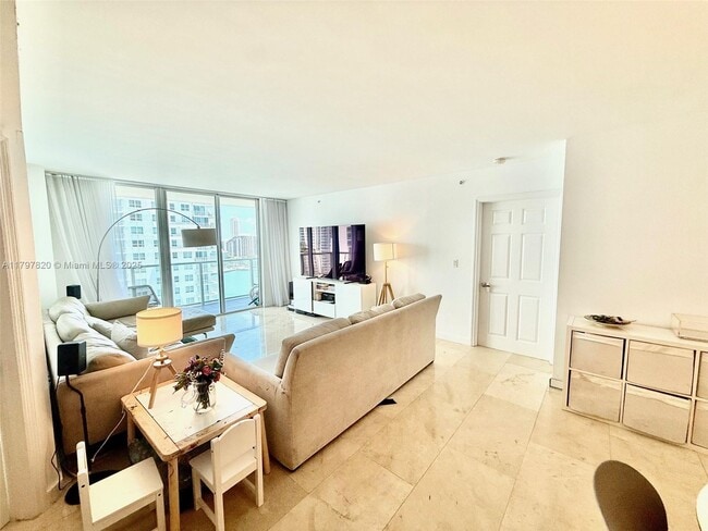 Building Photo - 1155 Brickell Bay Dr