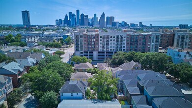 Building Photo - 1133 W Clay St