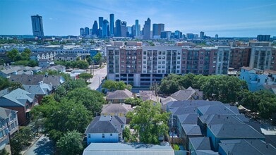 Building Photo - 1133 W Clay St